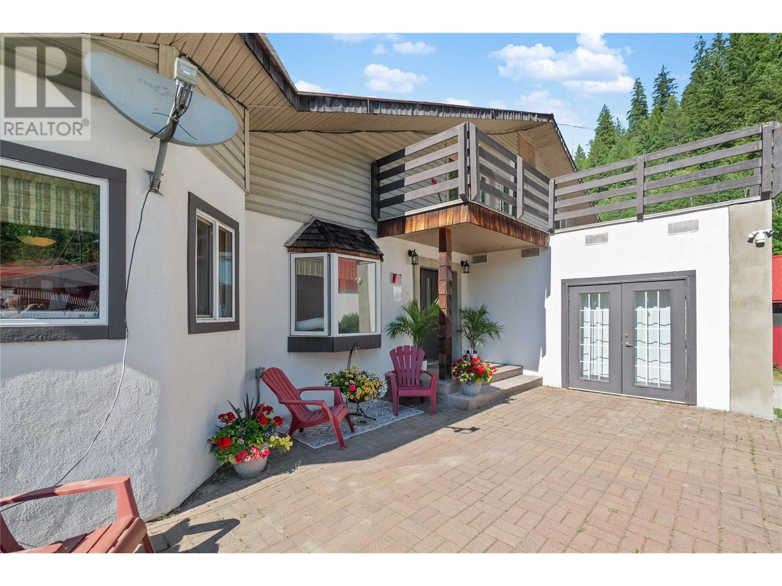  2054 Trans Canada Highway, Sicamous