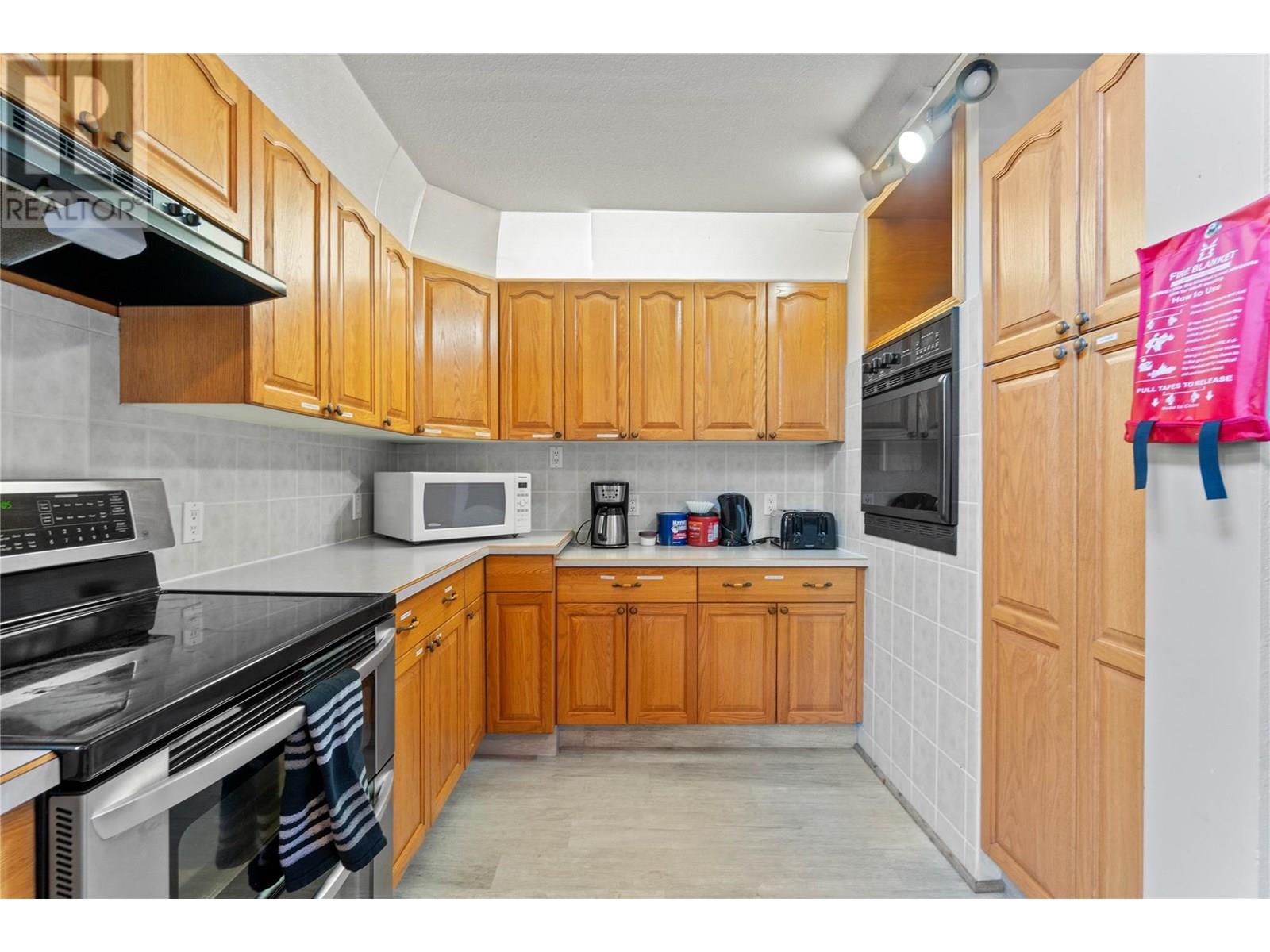  2054 Trans Canada Highway, Sicamous