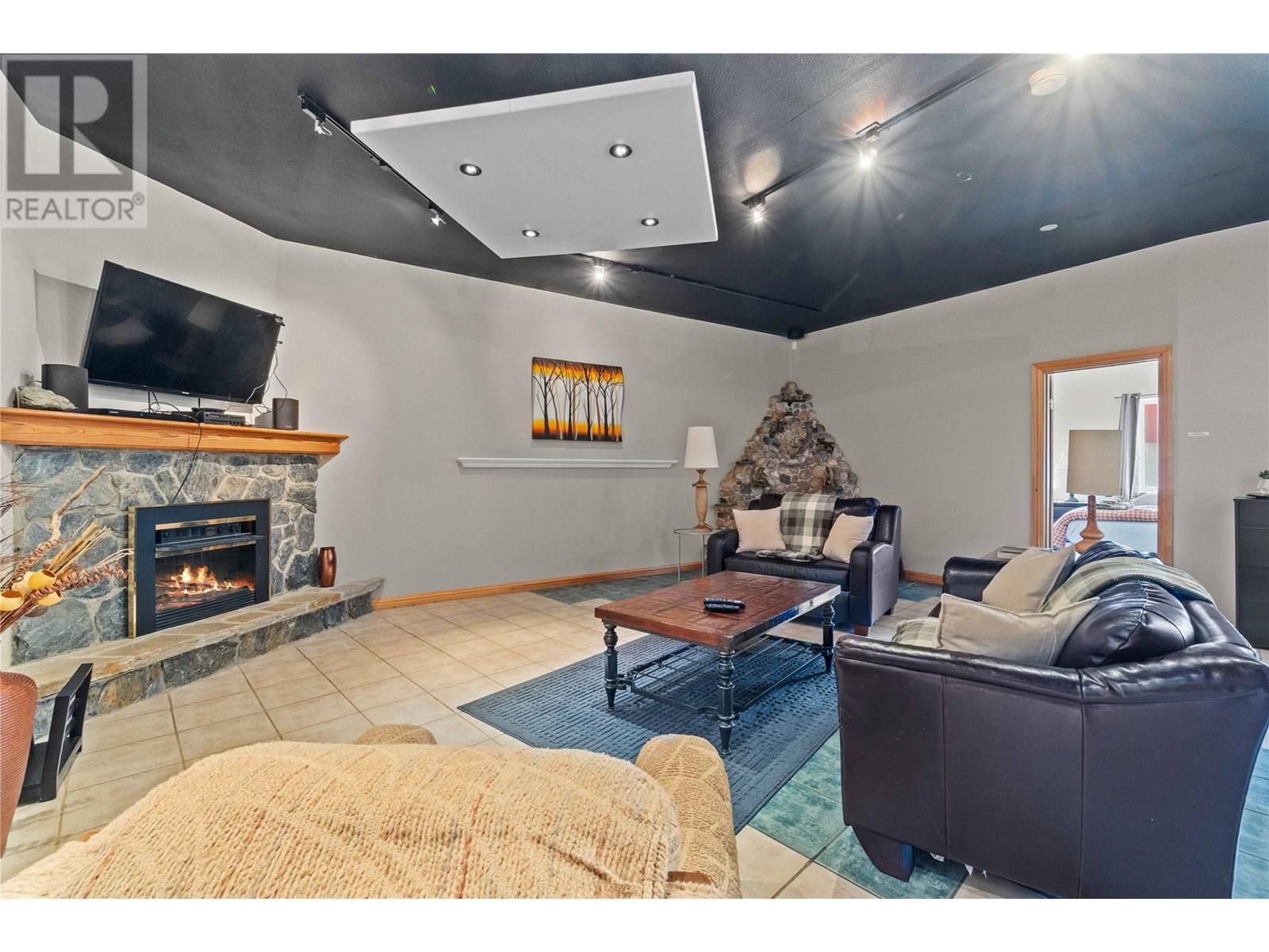  2054 Trans Canada Highway, Sicamous