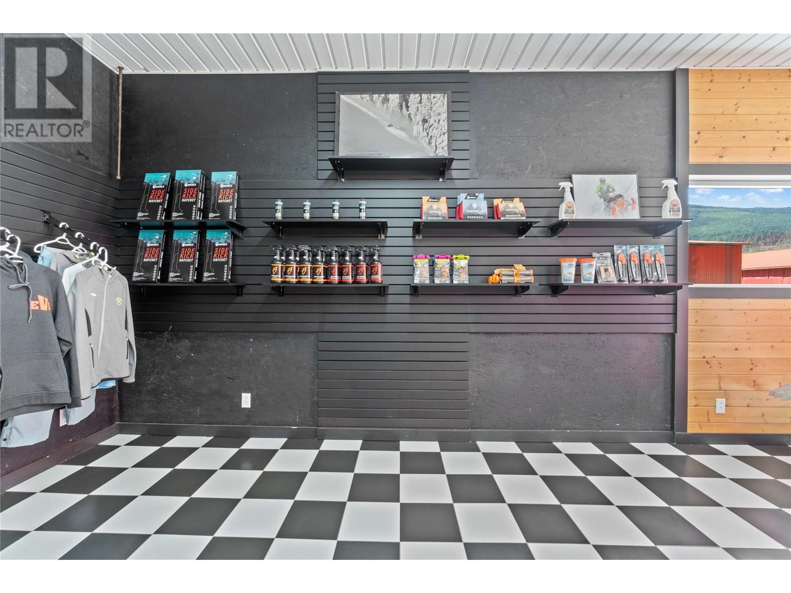  2054 Trans Canada Highway, Sicamous