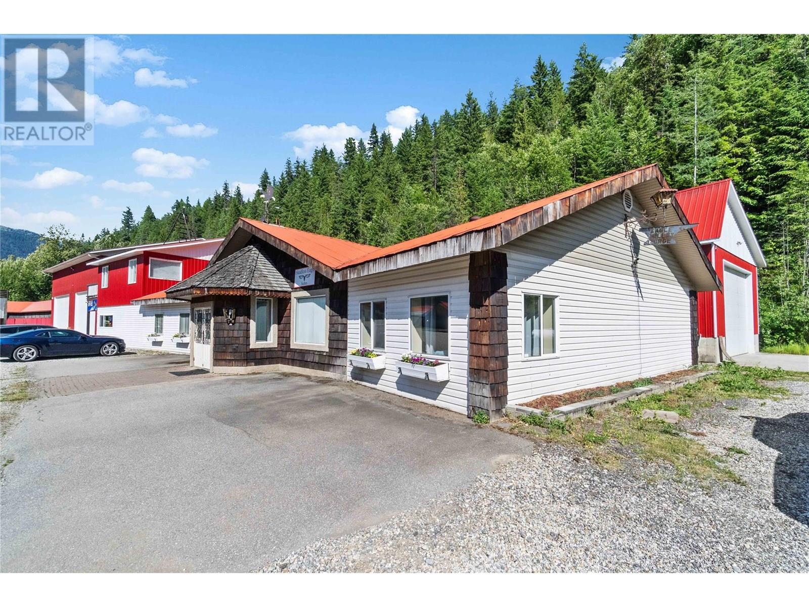  2054 Trans Canada Highway, Sicamous