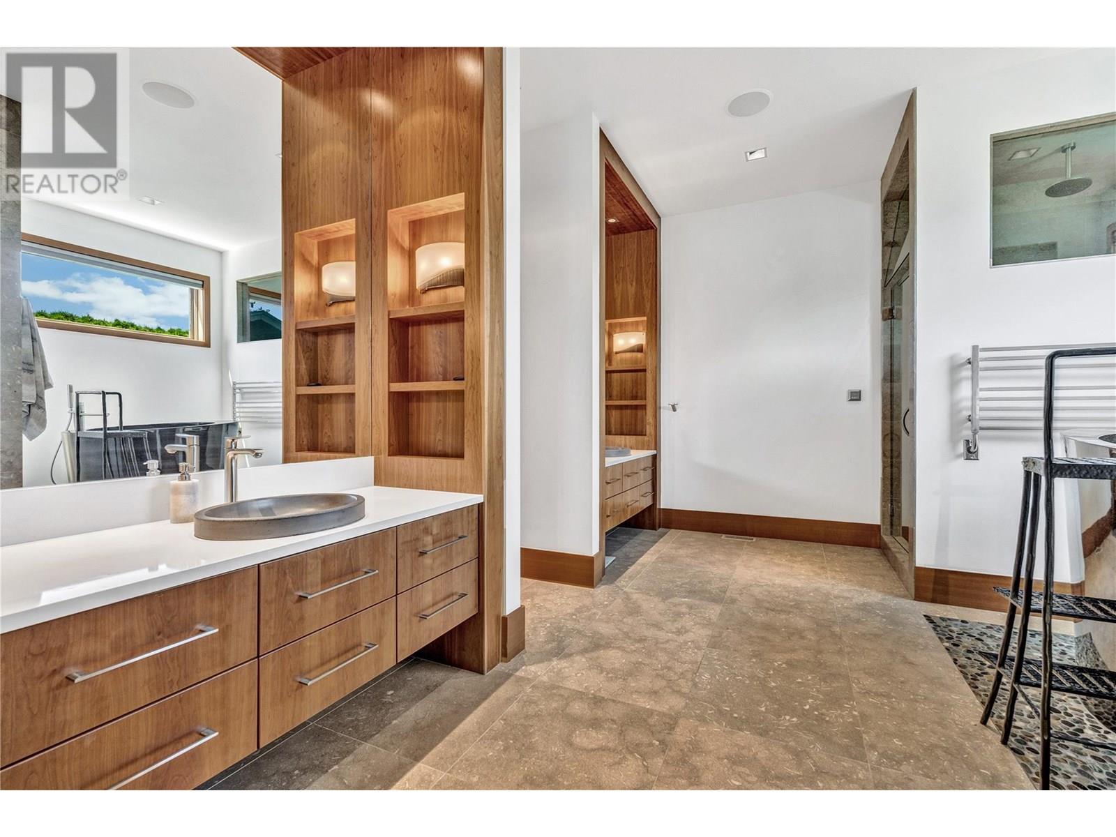 2463 Whitworth Road, West Kelowna