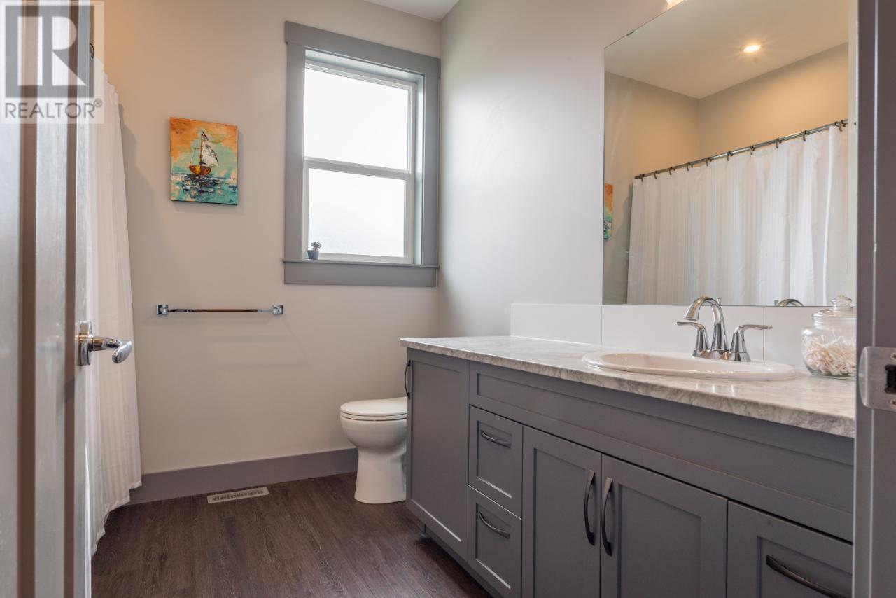 729 PRAIRIE SOUTH Road, Castlegar