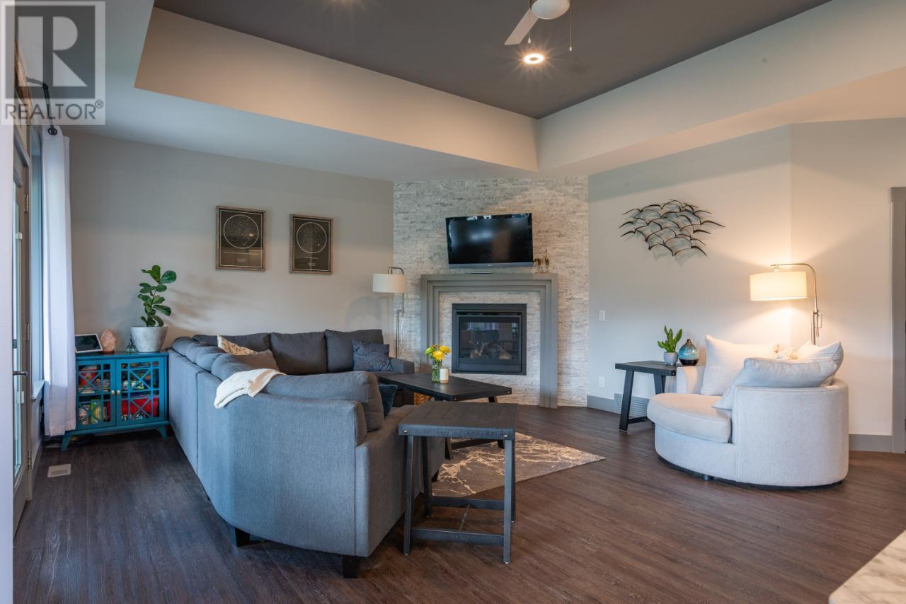729 PRAIRIE SOUTH Road, Castlegar