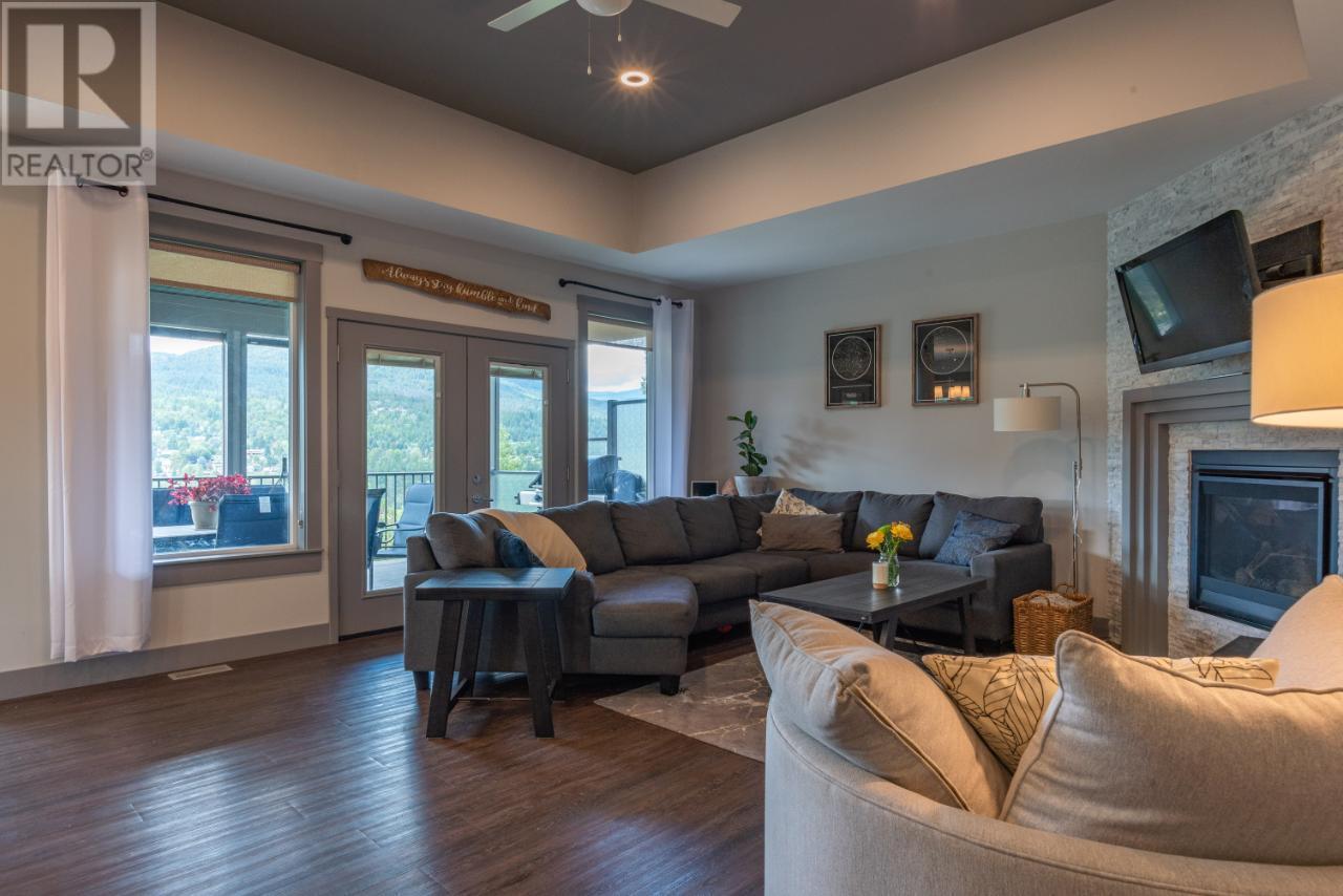 729 PRAIRIE SOUTH Road, Castlegar