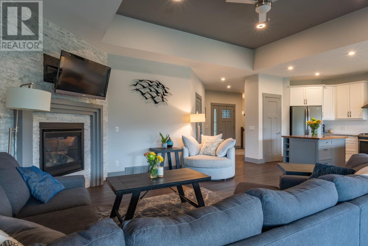 729 PRAIRIE SOUTH Road, Castlegar