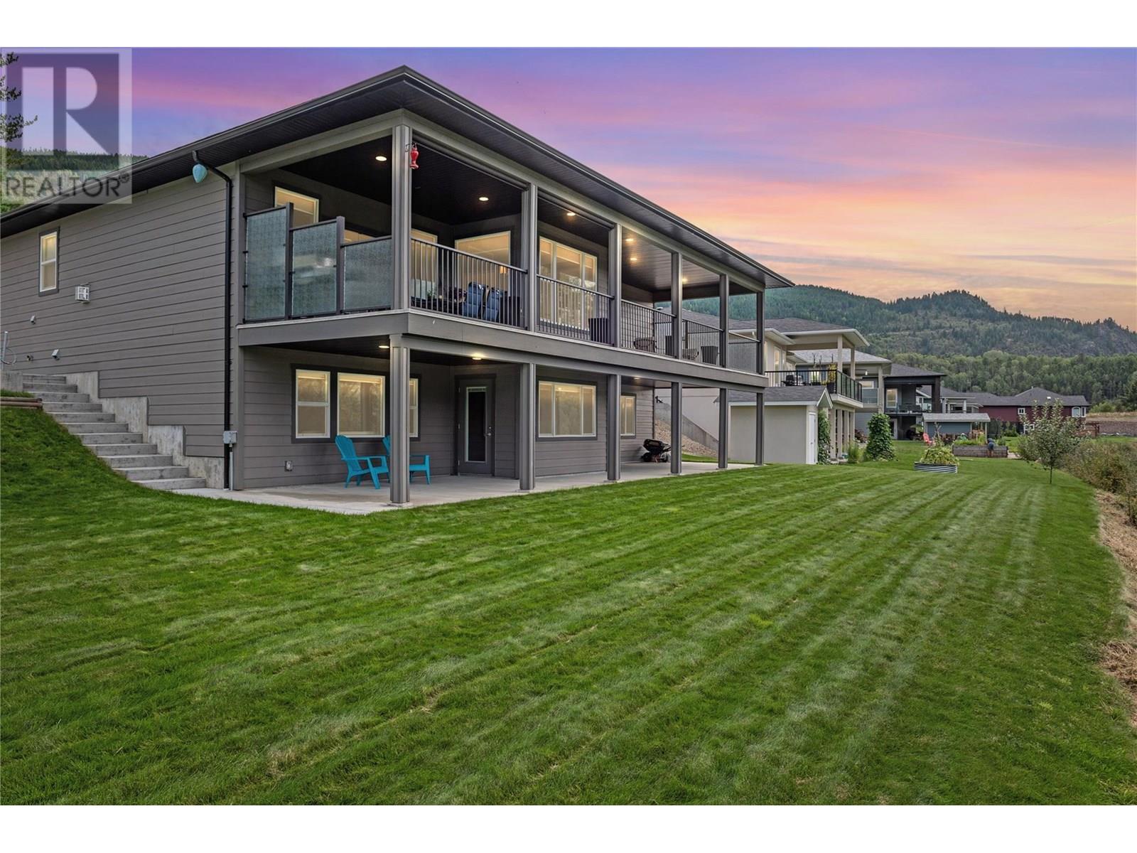 729 PRAIRIE SOUTH Road, Castlegar
