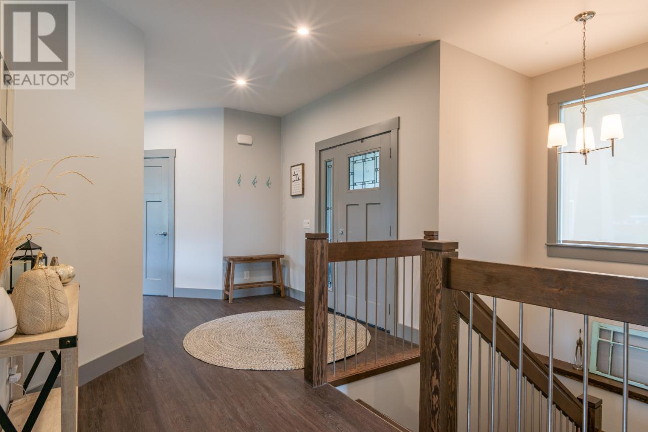 729 PRAIRIE SOUTH Road, Castlegar