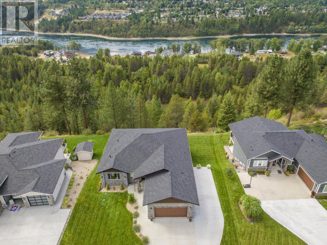 729 PRAIRIE SOUTH Road, Castlegar