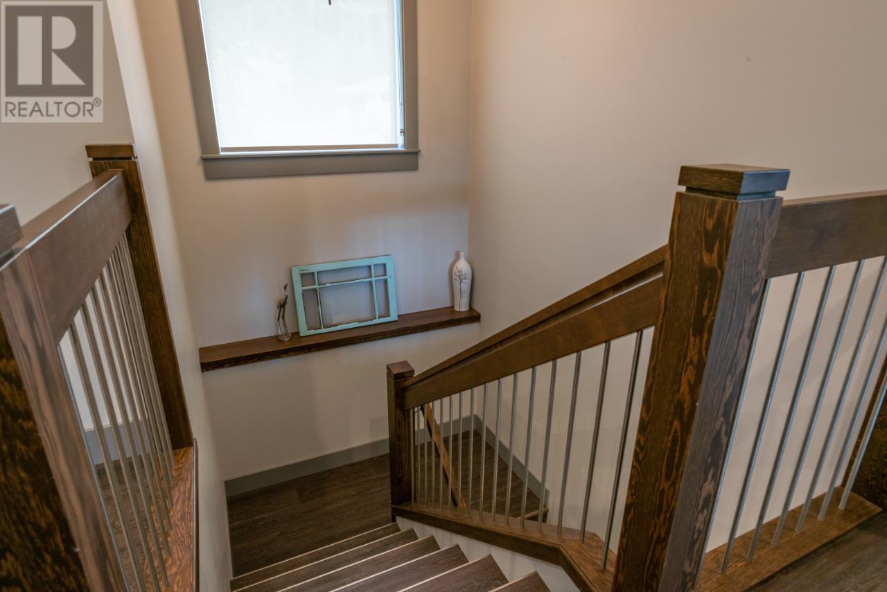 729 PRAIRIE SOUTH Road, Castlegar