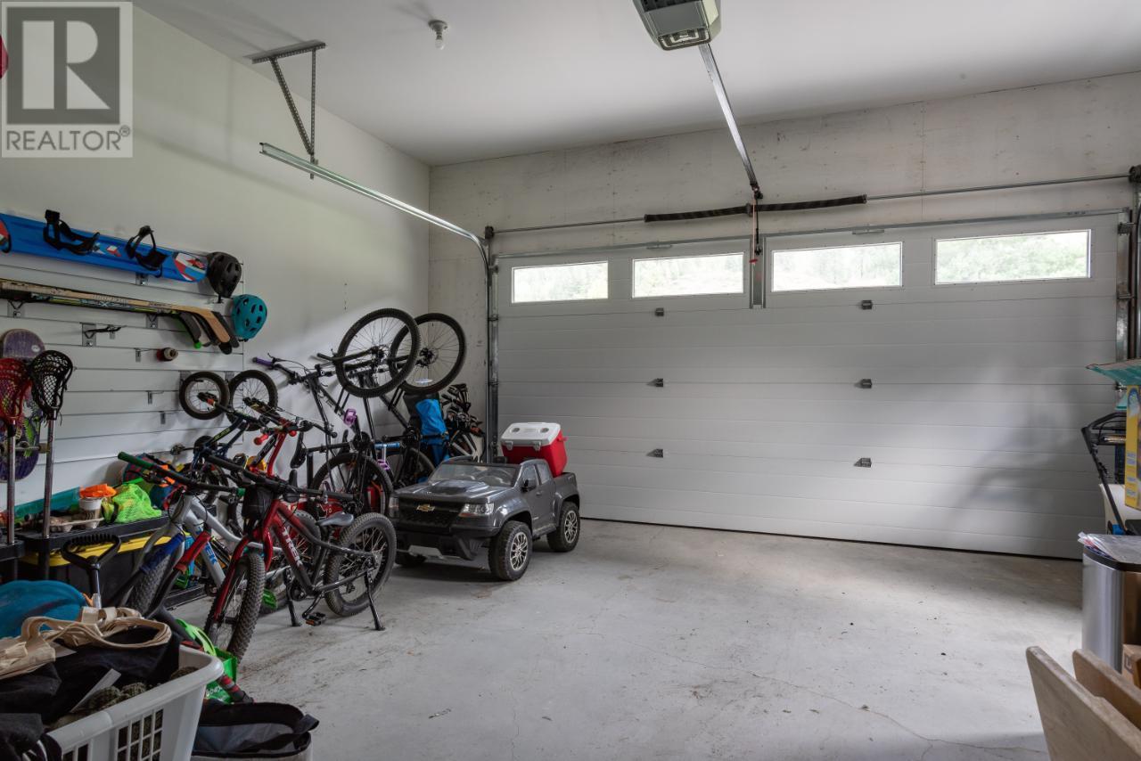 729 PRAIRIE SOUTH Road, Castlegar
