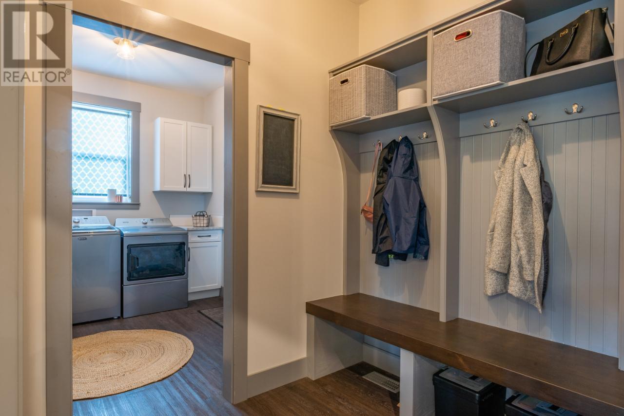 729 PRAIRIE SOUTH Road, Castlegar