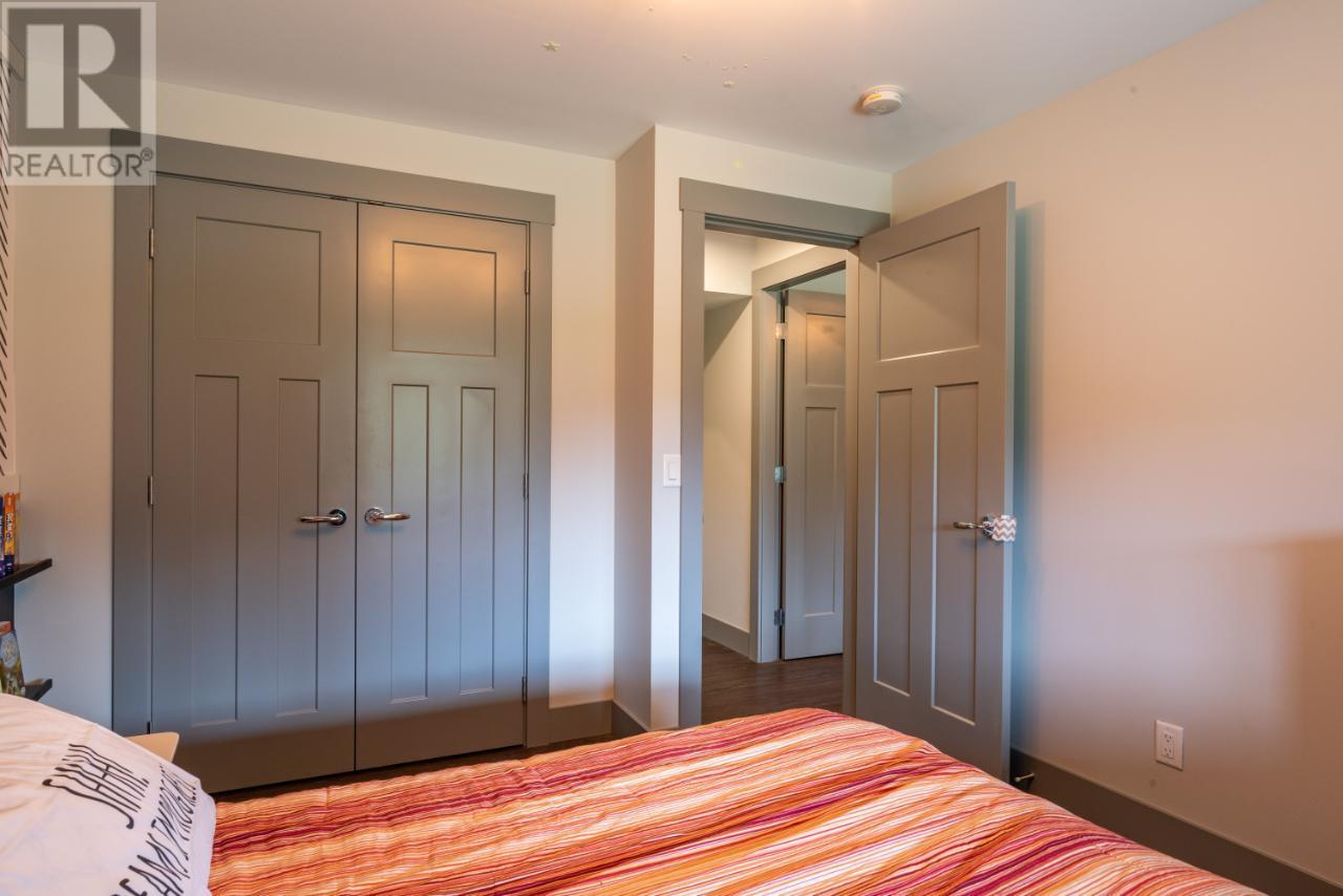 729 PRAIRIE SOUTH Road, Castlegar
