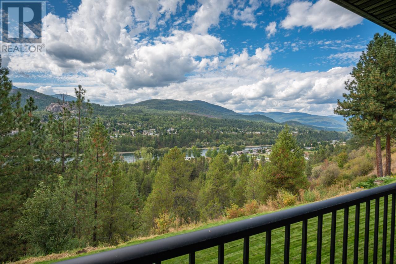 729 PRAIRIE SOUTH Road, Castlegar