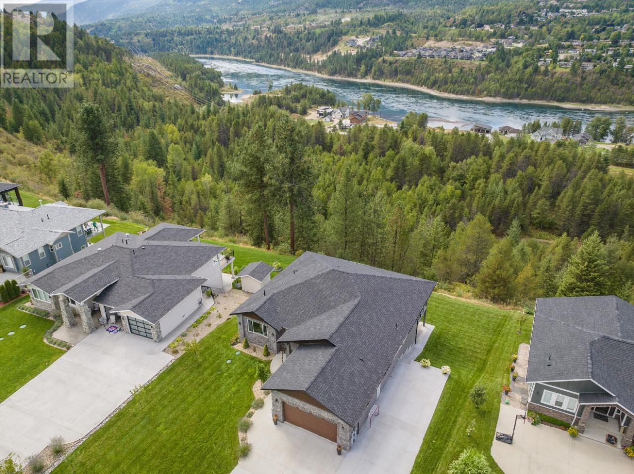729 PRAIRIE SOUTH Road, Castlegar