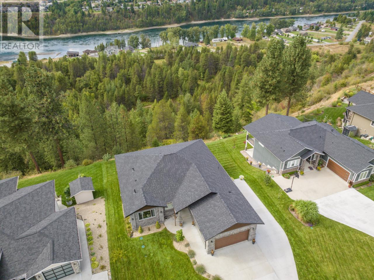 729 PRAIRIE SOUTH Road, Castlegar