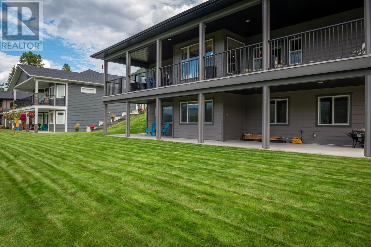 729 PRAIRIE SOUTH Road, Castlegar