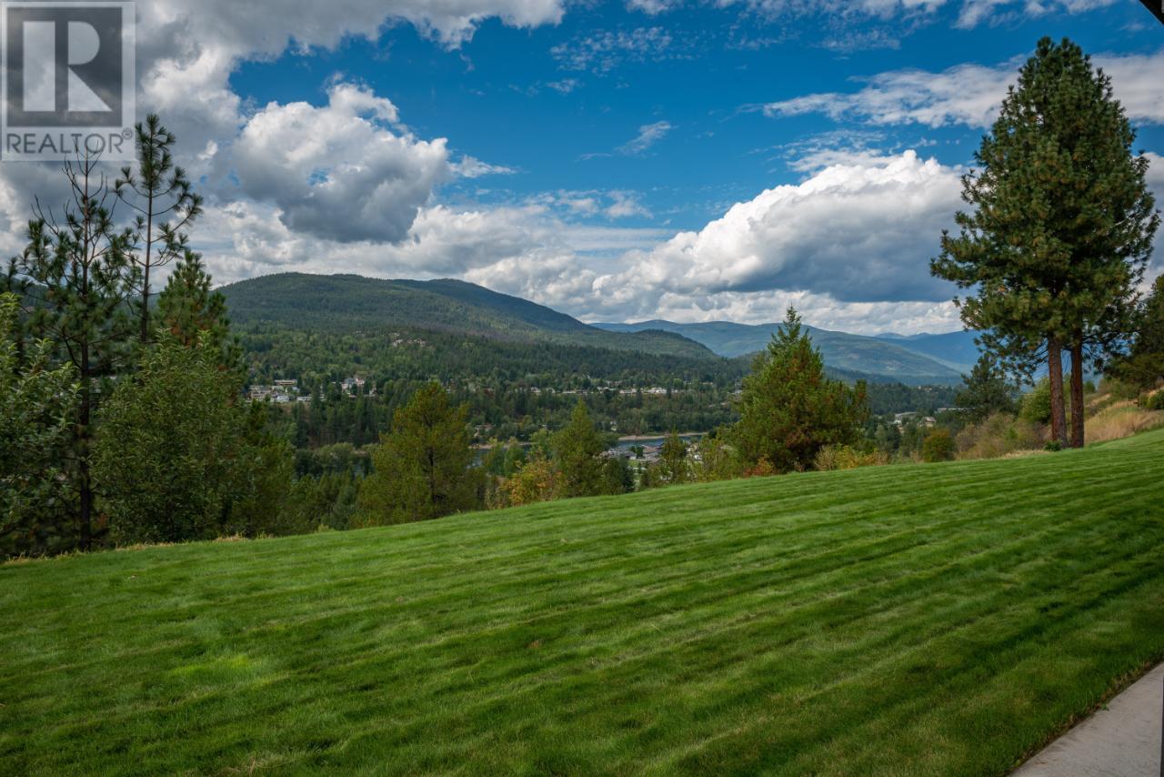 729 PRAIRIE SOUTH Road, Castlegar