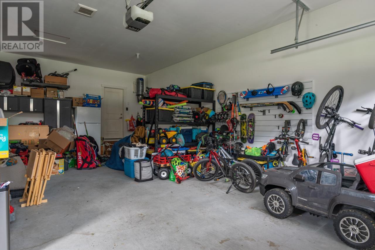 729 PRAIRIE SOUTH Road, Castlegar