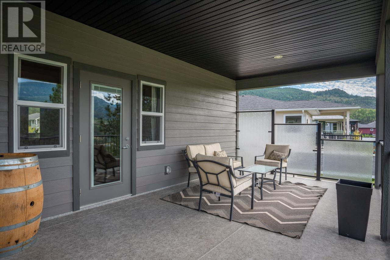 729 PRAIRIE SOUTH Road, Castlegar