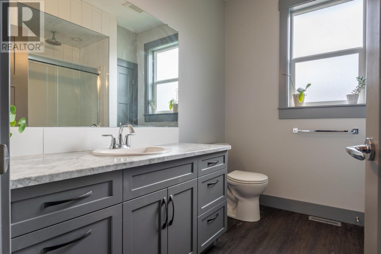 729 PRAIRIE SOUTH Road, Castlegar