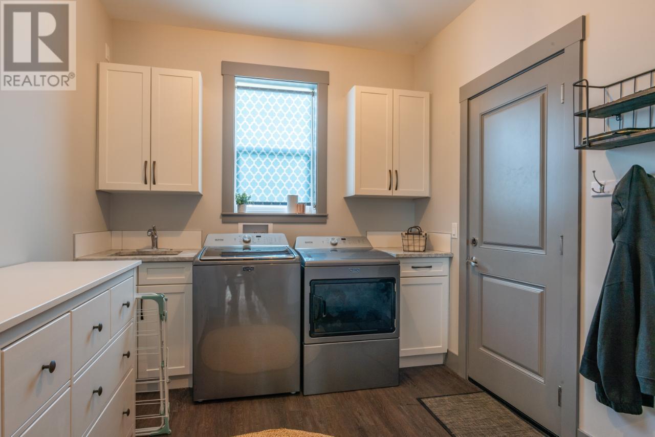 729 PRAIRIE SOUTH Road, Castlegar