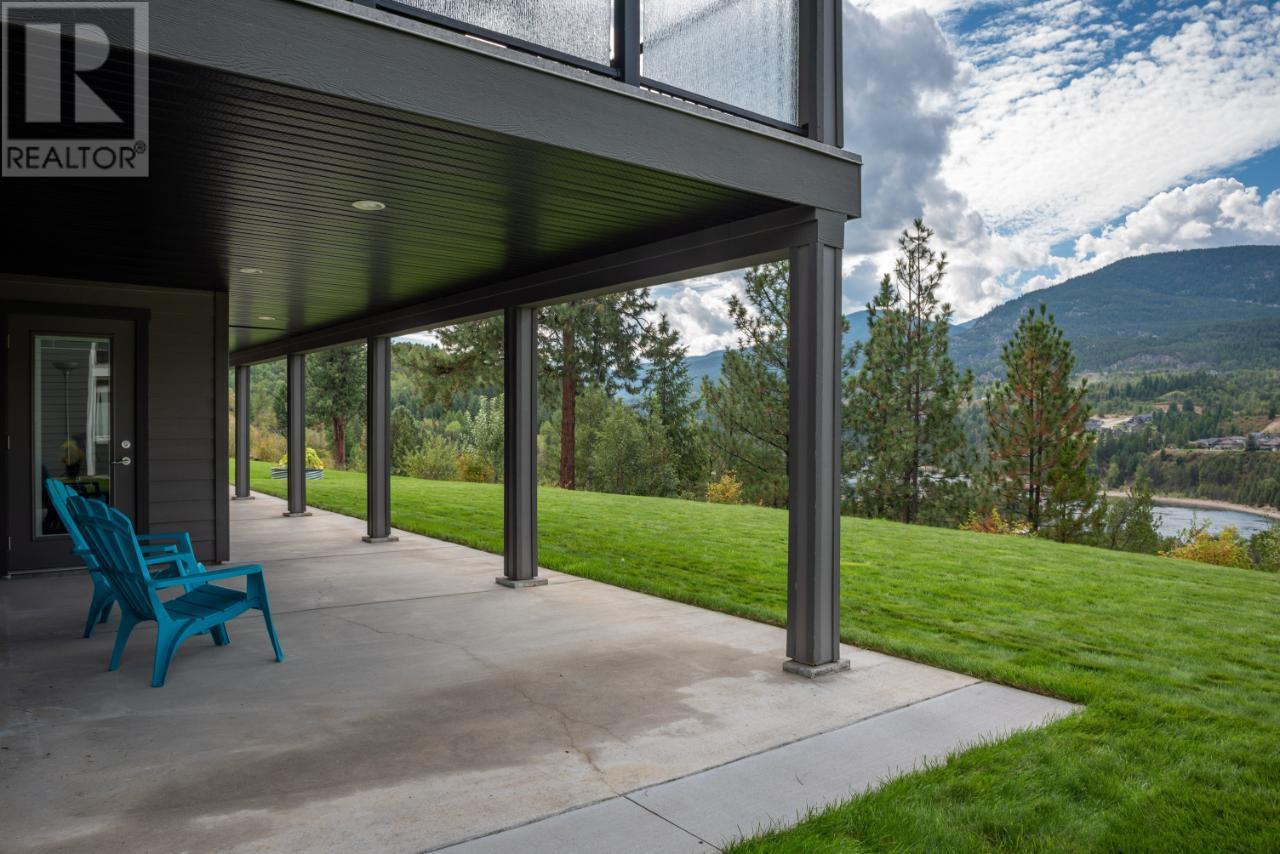 729 PRAIRIE SOUTH Road, Castlegar