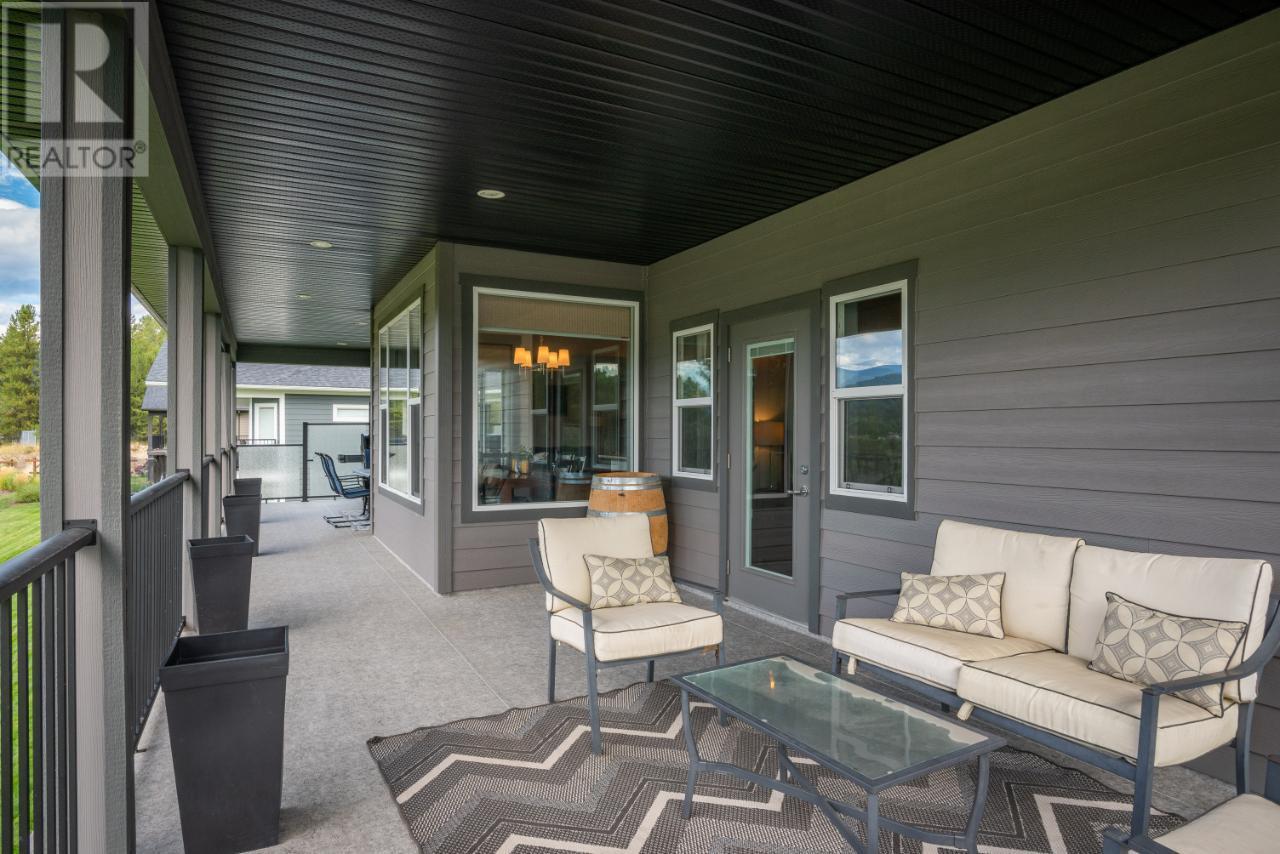 729 PRAIRIE SOUTH Road, Castlegar