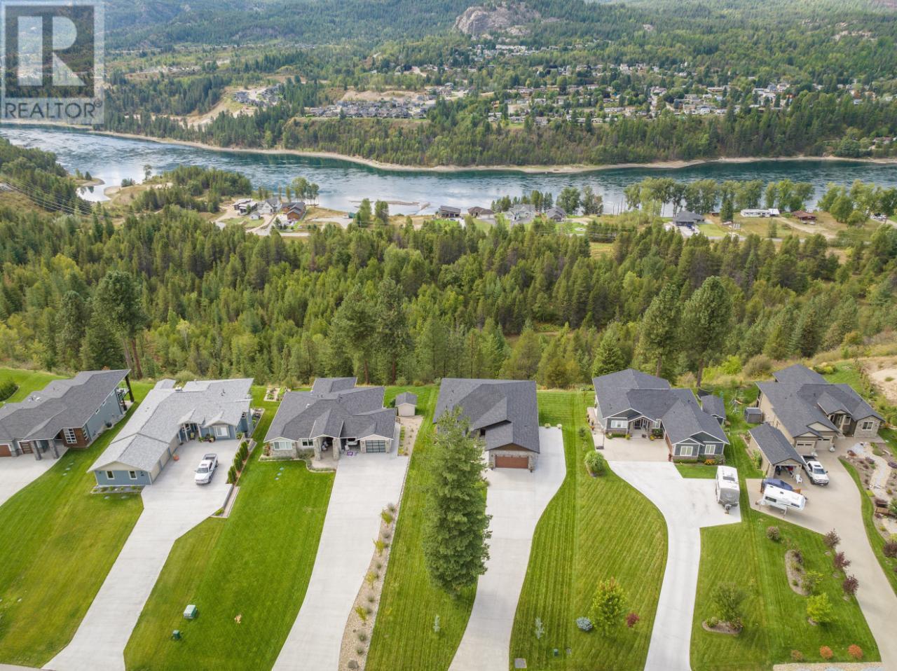 729 PRAIRIE SOUTH Road, Castlegar