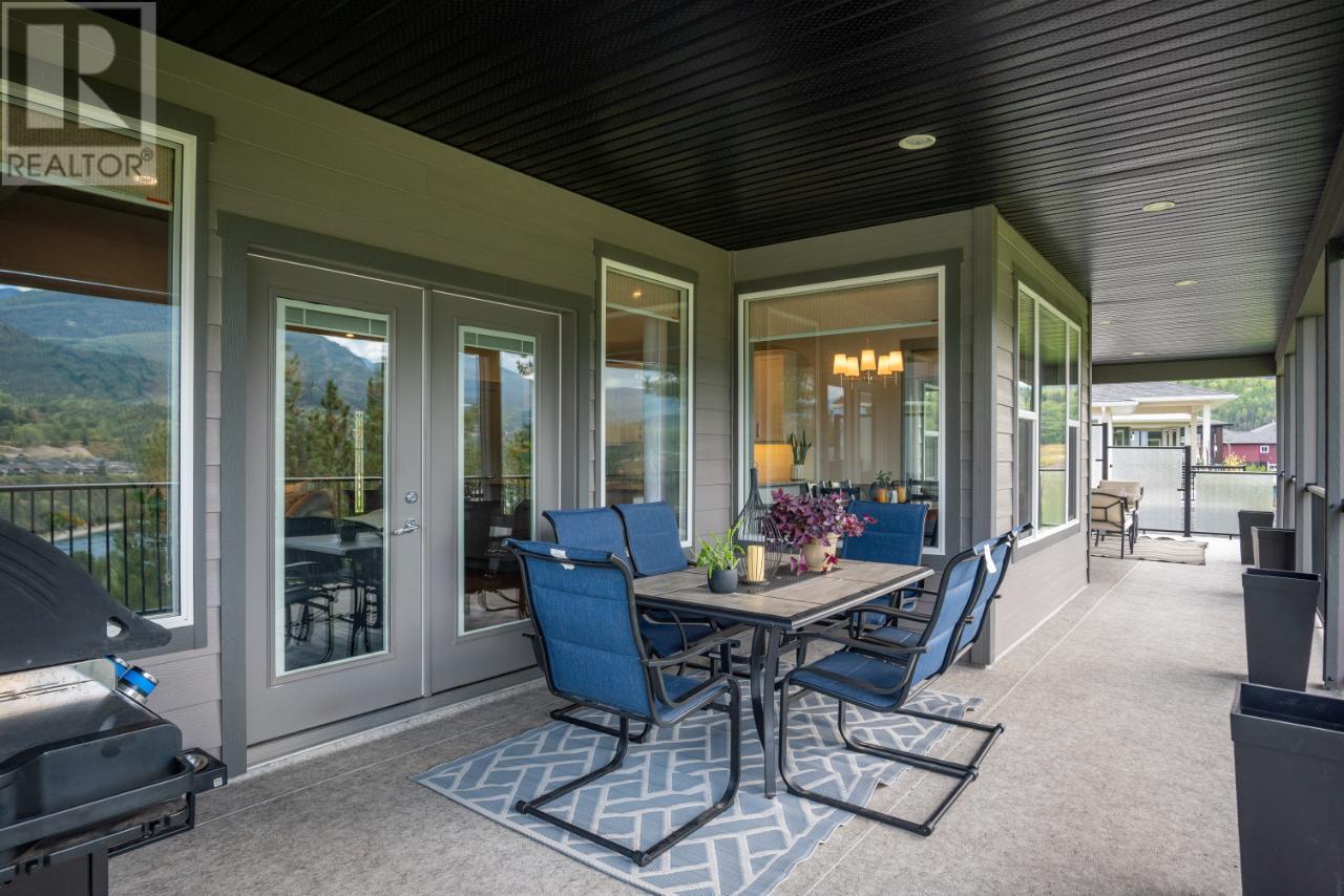 729 PRAIRIE SOUTH Road, Castlegar