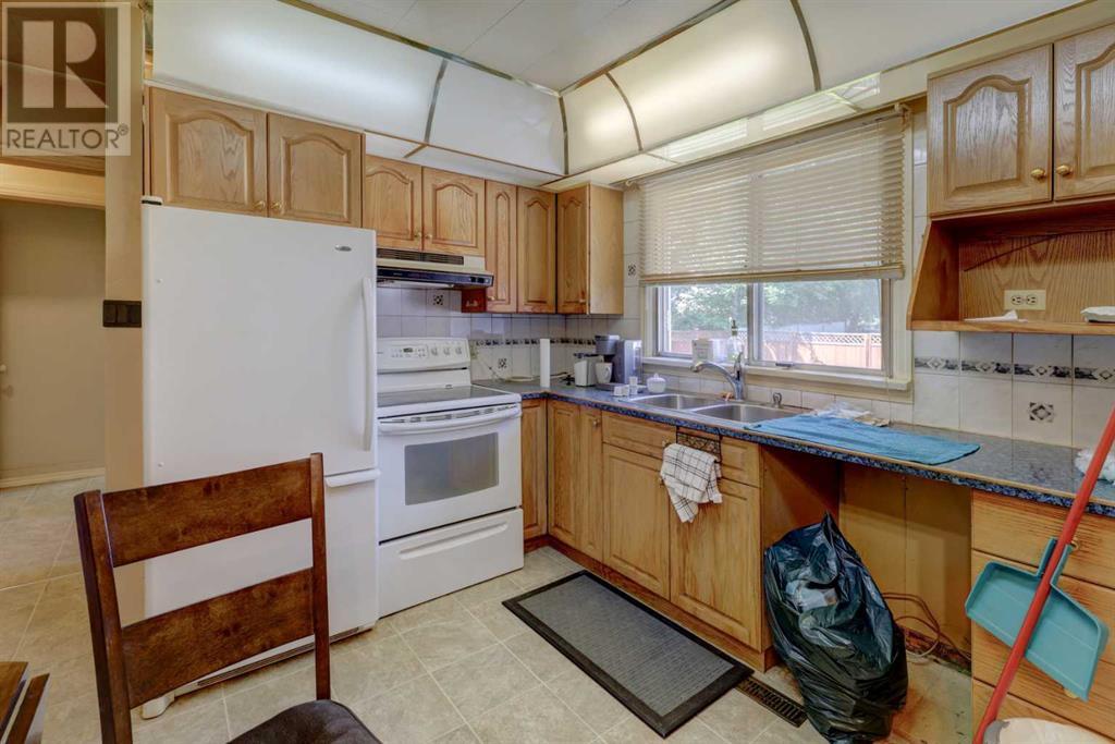 Single Family House Bungalow for Sale in   Avenue NE Winston Heights/Mountview Calgary 