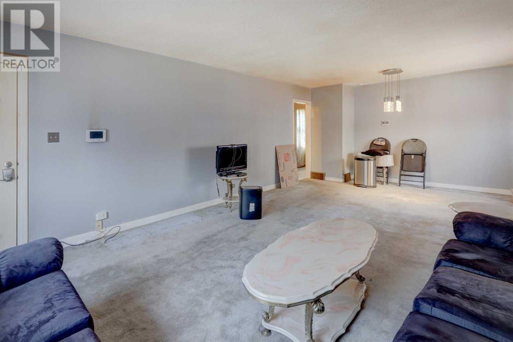 Single Family House Bungalow for Sale in   Avenue NE Winston Heights/Mountview Calgary 