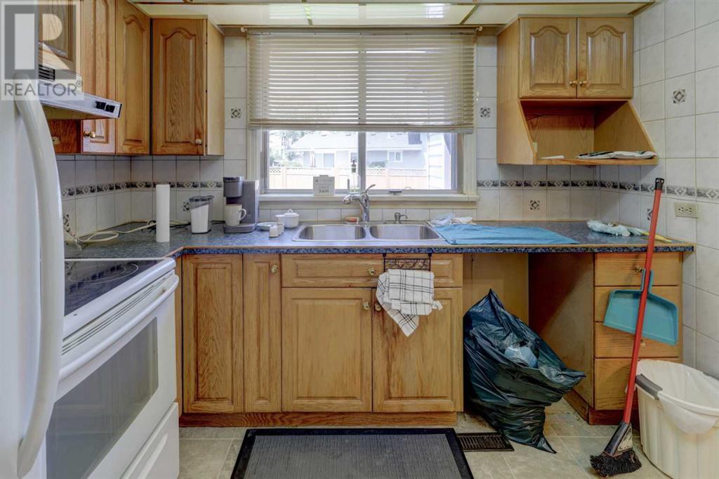 Single Family House Bungalow for Sale in   Avenue NE Winston Heights/Mountview Calgary 
