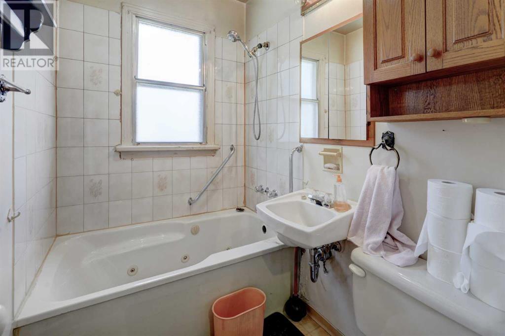 Single Family House Bungalow for Sale in   Avenue NE Winston Heights/Mountview Calgary 