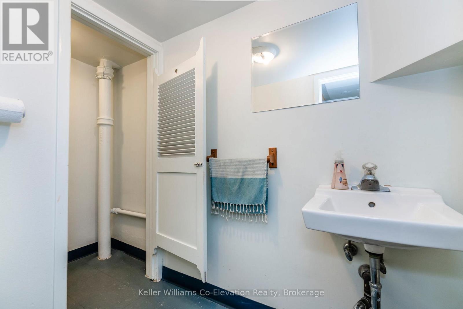 Photo 16 of 270 King Street, Midland ON