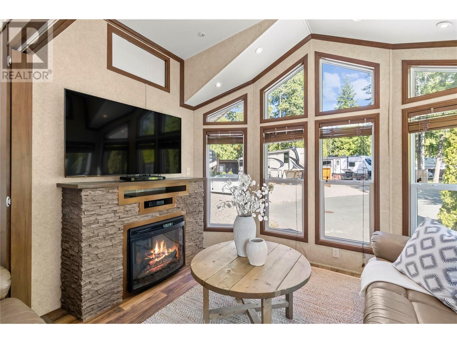 Photo 11 of 1131 Pine Grove Road Unit 38, Scotch Creek BC
