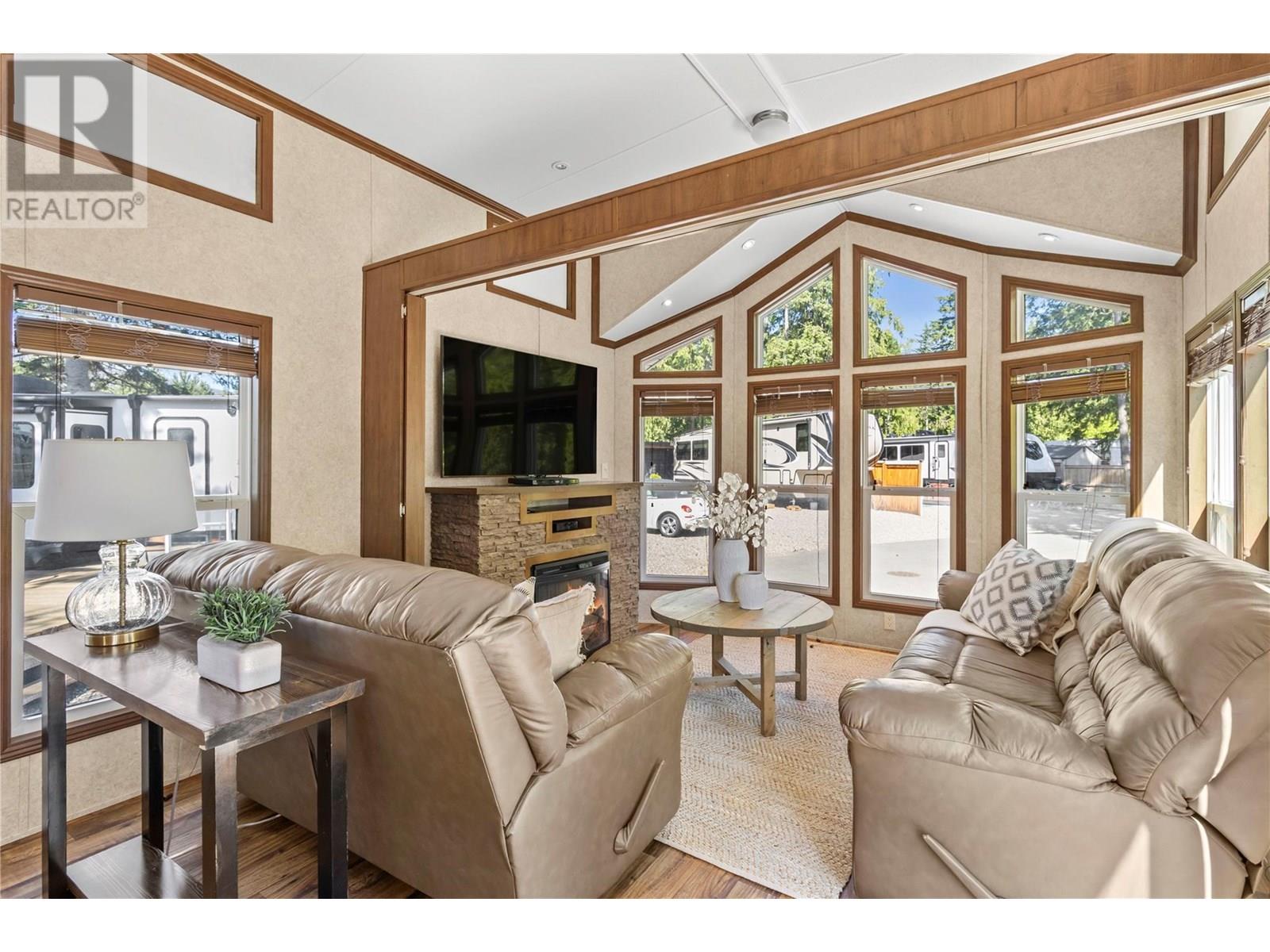 Photo 10 of 1131 Pine Grove Road Unit 38, Scotch Creek BC