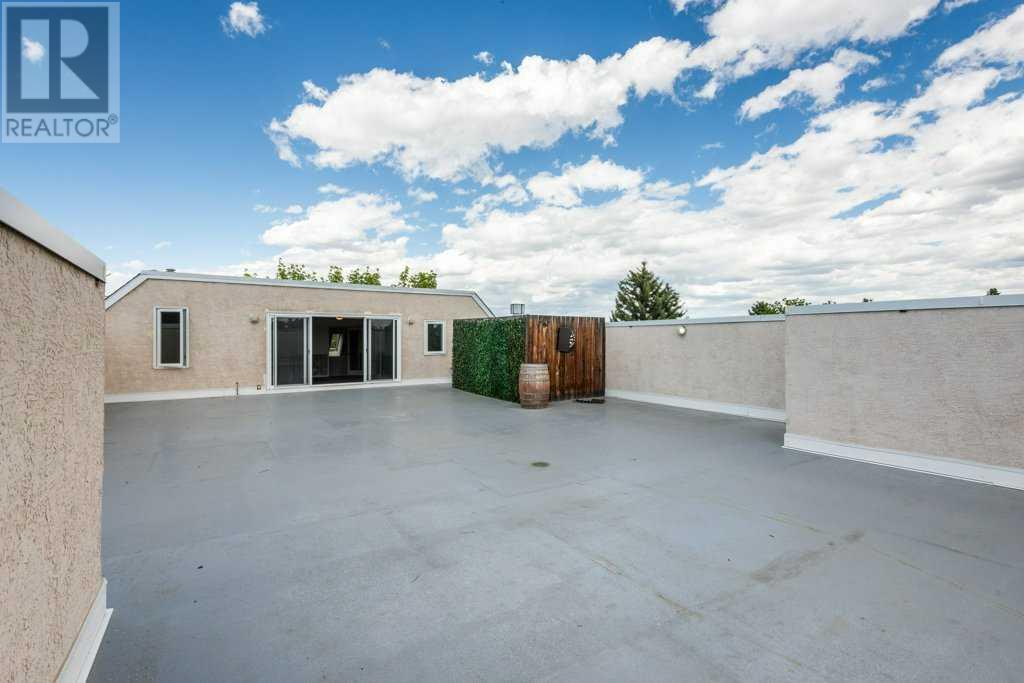 Single Family House Multi-level for Sale in    Avenue SW Windsor Park Calgary 