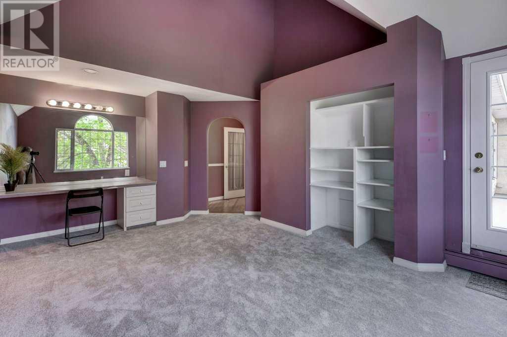 Single Family House Multi-level for Sale in    Avenue SW Windsor Park Calgary 