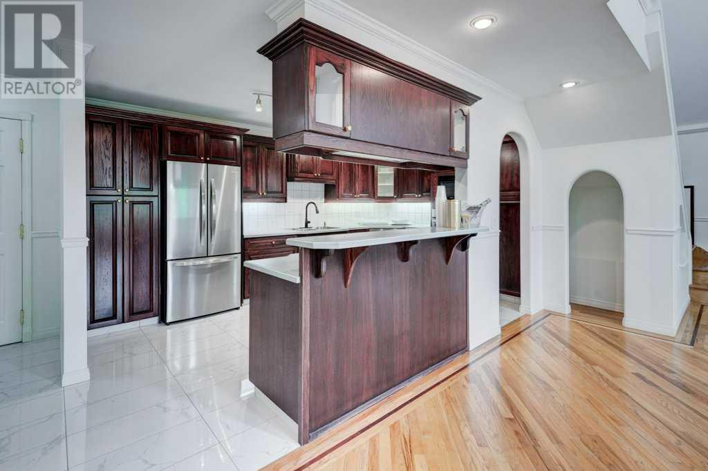 Single Family House Multi-level for Sale in    Avenue SW Windsor Park Calgary 