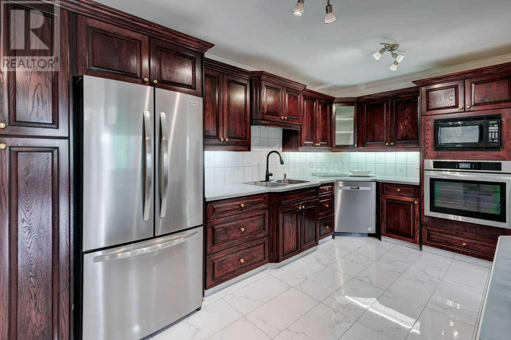 Single Family House Multi-level for Sale in    Avenue SW Windsor Park Calgary 