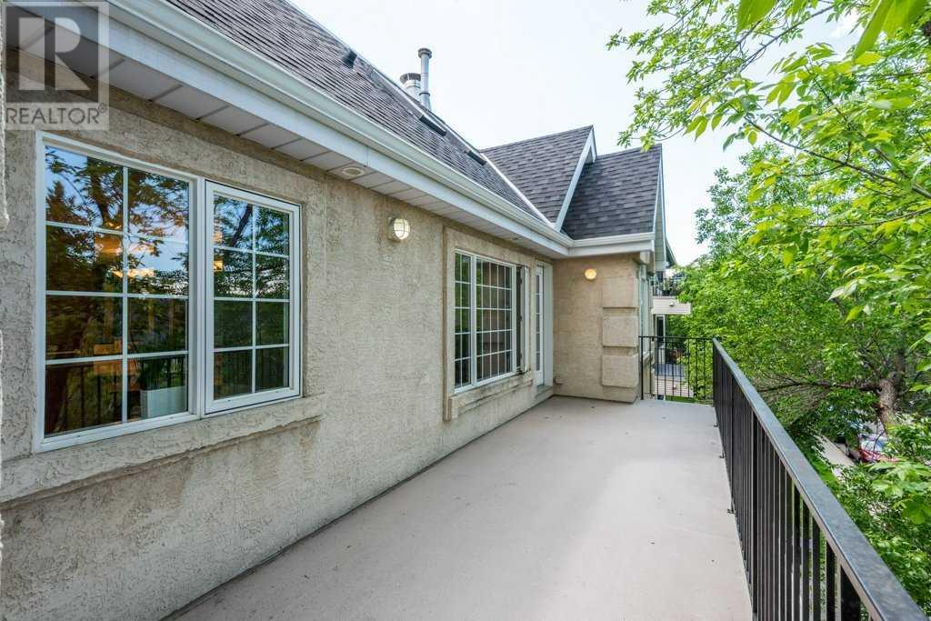 Single Family House Multi-level for Sale in    Avenue SW Windsor Park Calgary 