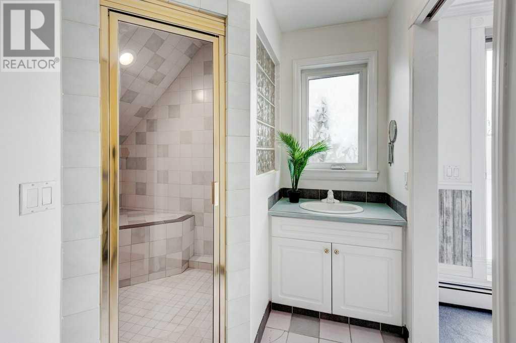 Single Family House Multi-level for Sale in    Avenue SW Windsor Park Calgary 