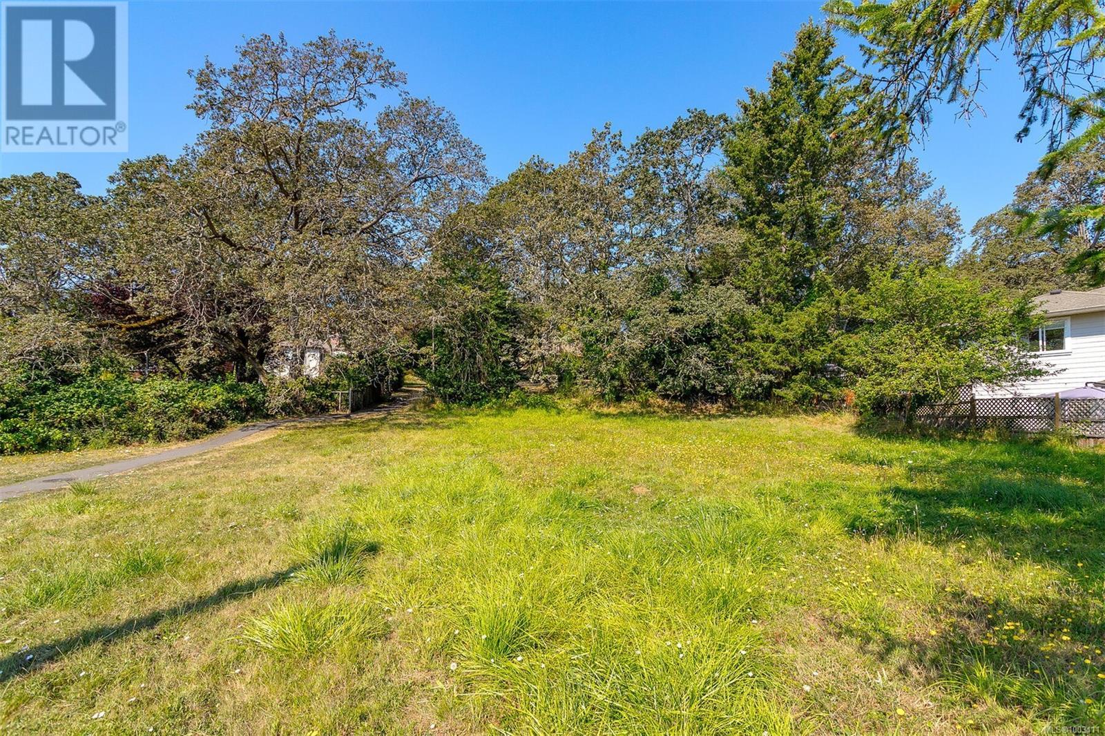 Photo 10 of 3494 Cedar Hill Rd, Saanich BC