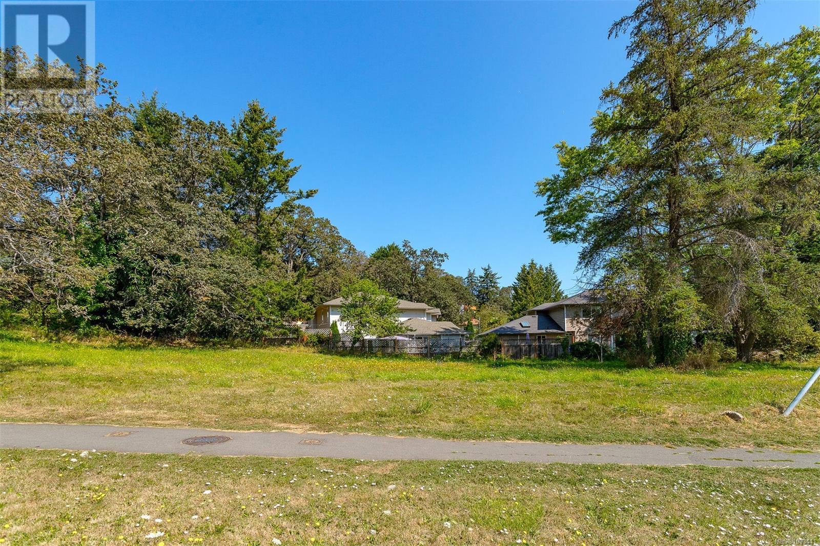 Photo 11 of 3494 Cedar Hill Rd, Saanich BC