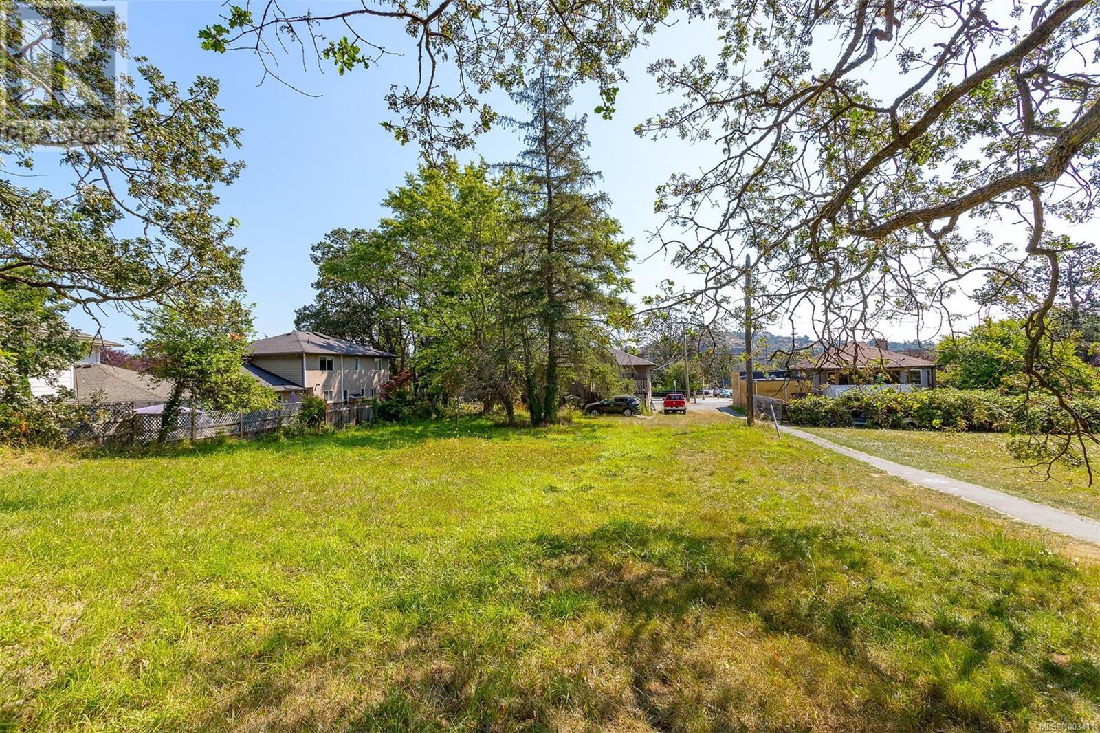 Photo 12 of 3494 Cedar Hill Rd, Saanich BC