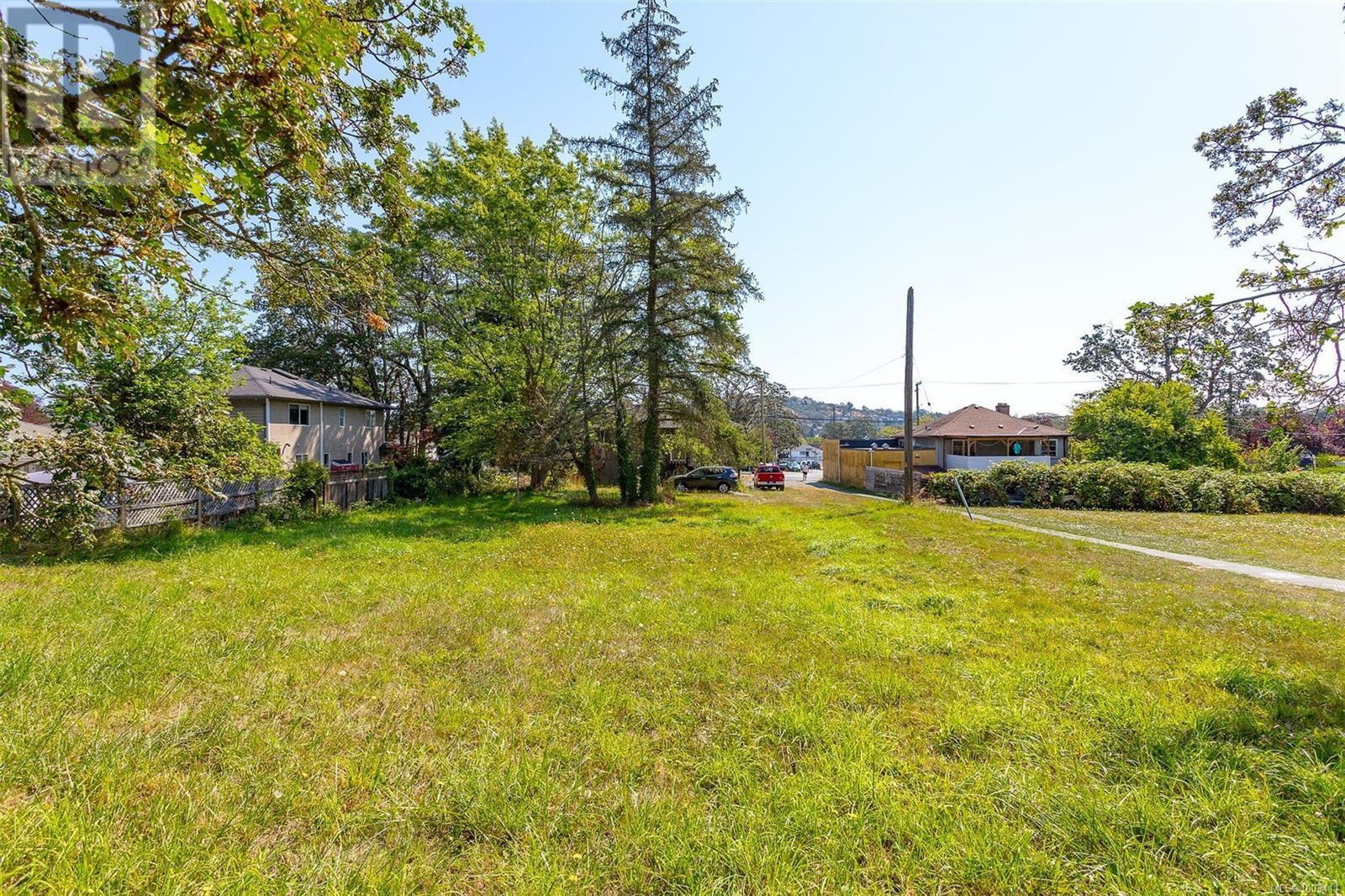Photo 13 of 3494 Cedar Hill Rd, Saanich BC