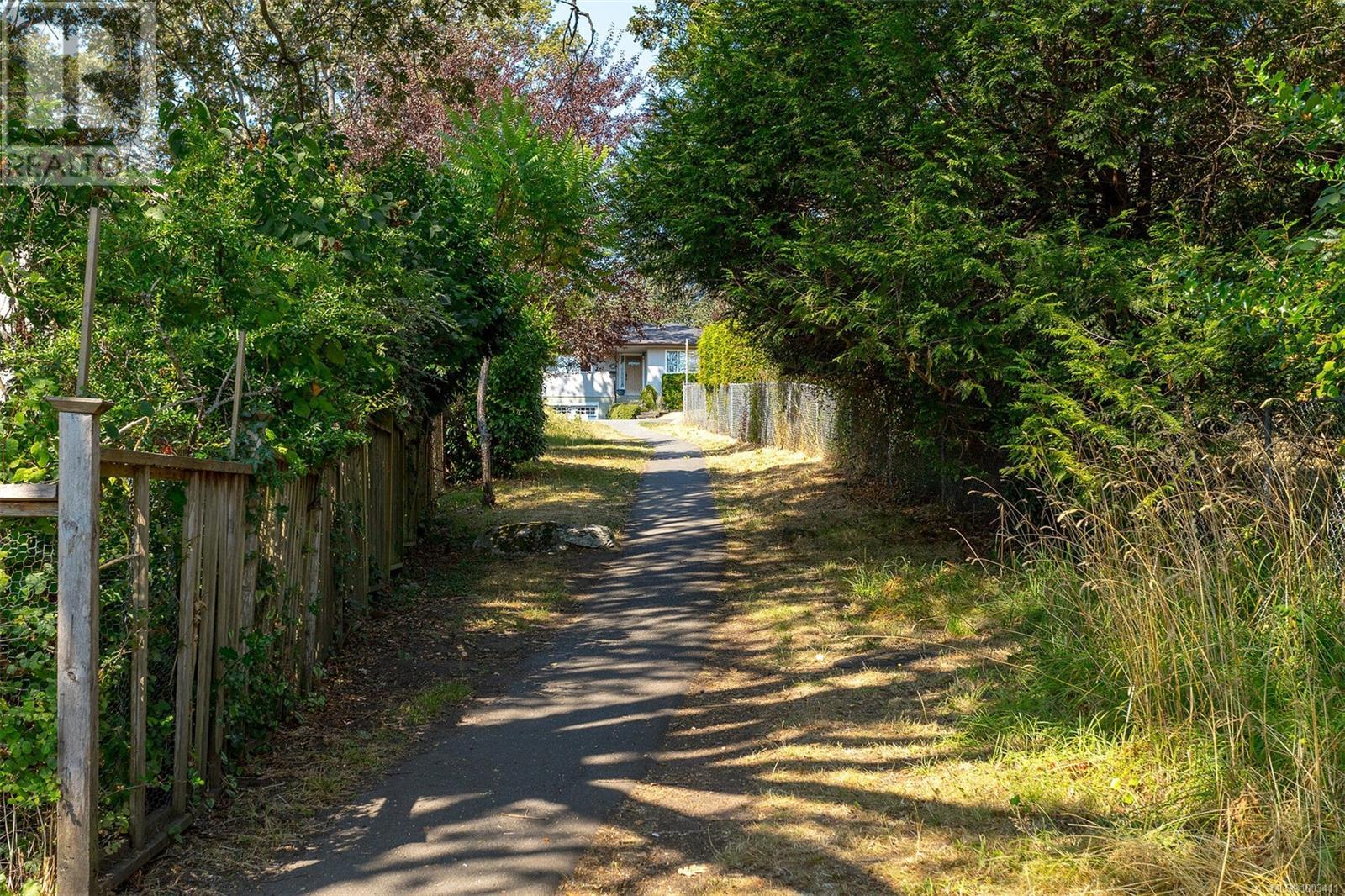 Photo 16 of 3494 Cedar Hill Rd, Saanich BC
