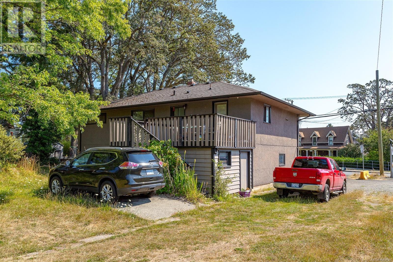 Photo 7 of 3494 Cedar Hill Rd, Saanich BC