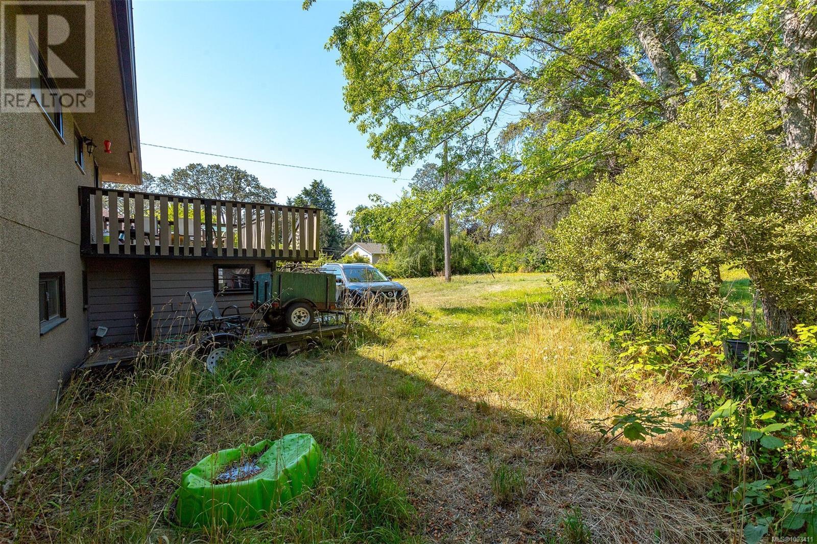 Photo 8 of 3494 Cedar Hill Rd, Saanich BC